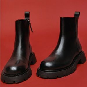 ZARA BLACK LEATHER ANKLE BOOTS W/TRACK SOLE 1142/610 SZ 7.5 BLOGGERS FAV!